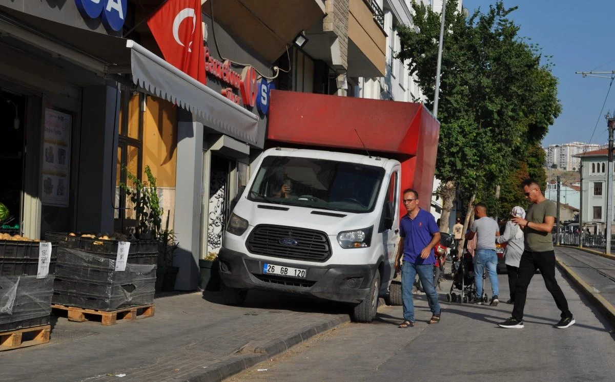 Zabıtalarla problem yaşayan fırıncı kaldırıma cep yapılmasını istiyor