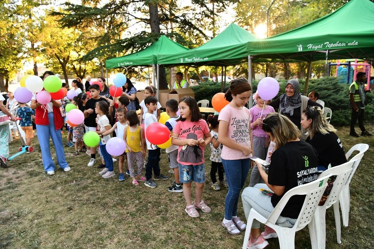 Mahalle sakinleri 'Yaz Tepebaşı'nda Güzel' etkinliğinde buluştu
