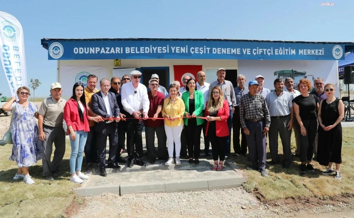 Odunpazarı Belediyesi Yeni Çeşit Deneme ve Çiftçi Eğitim Merkezi’ni açtı.