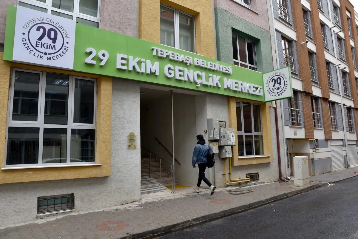 Bu merkez gençler için 724 açık