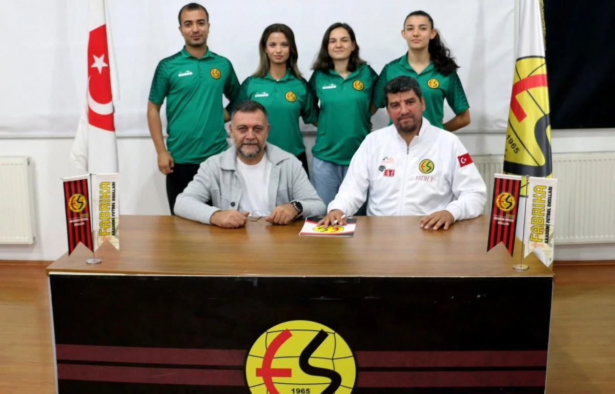 Eskişehirspor Fabrika Futbol Gelişim Akademisi'ne yeni antrenör
