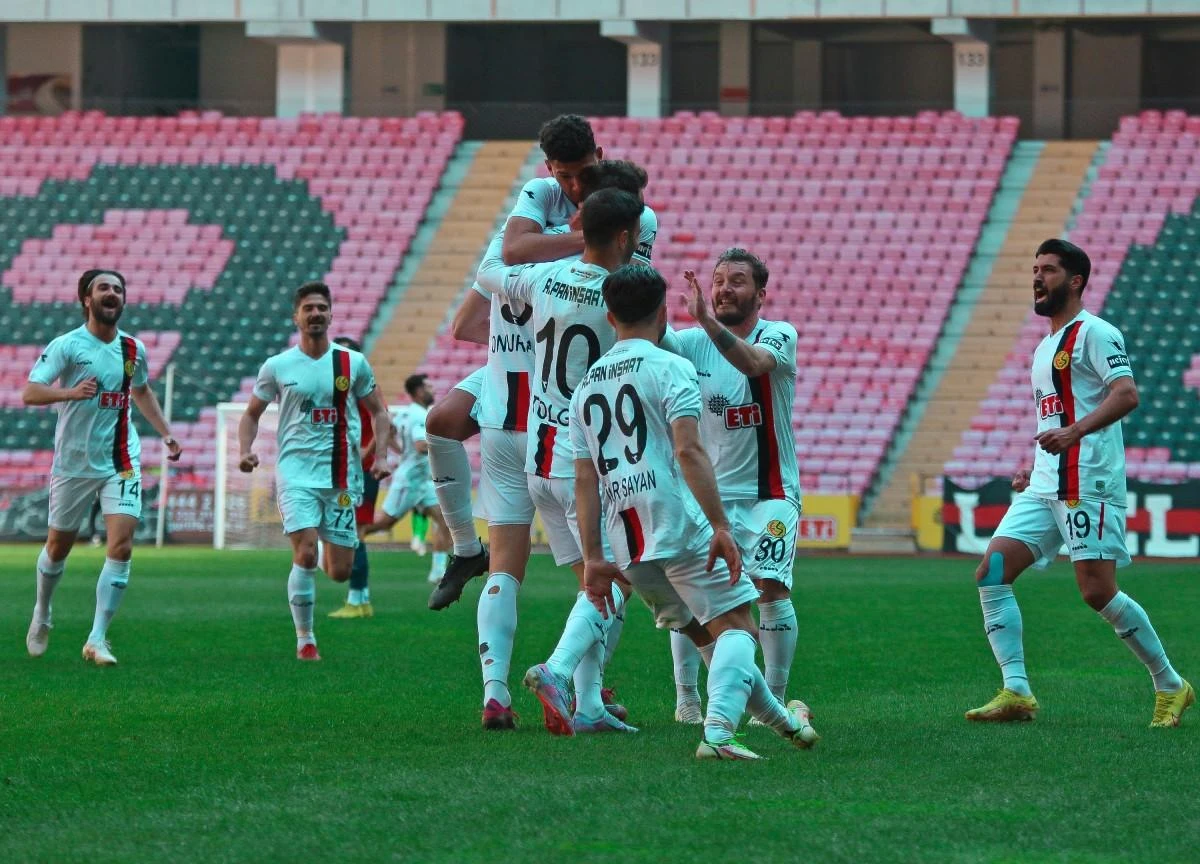 Eskişehirspor lideri devirerek ligde kalma umutlarını sürdürdü
