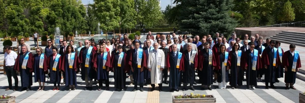 Eskişehir Osmangazi Üniversitesi’nde (ESOGÜ) düzenlenen ‘15 Temmuz Demokrasi ve Milli Birlik Günü’ anma programında, vatan ve bayrak için canlarını feda eden 15 Temmuz şehitleri anıldı.