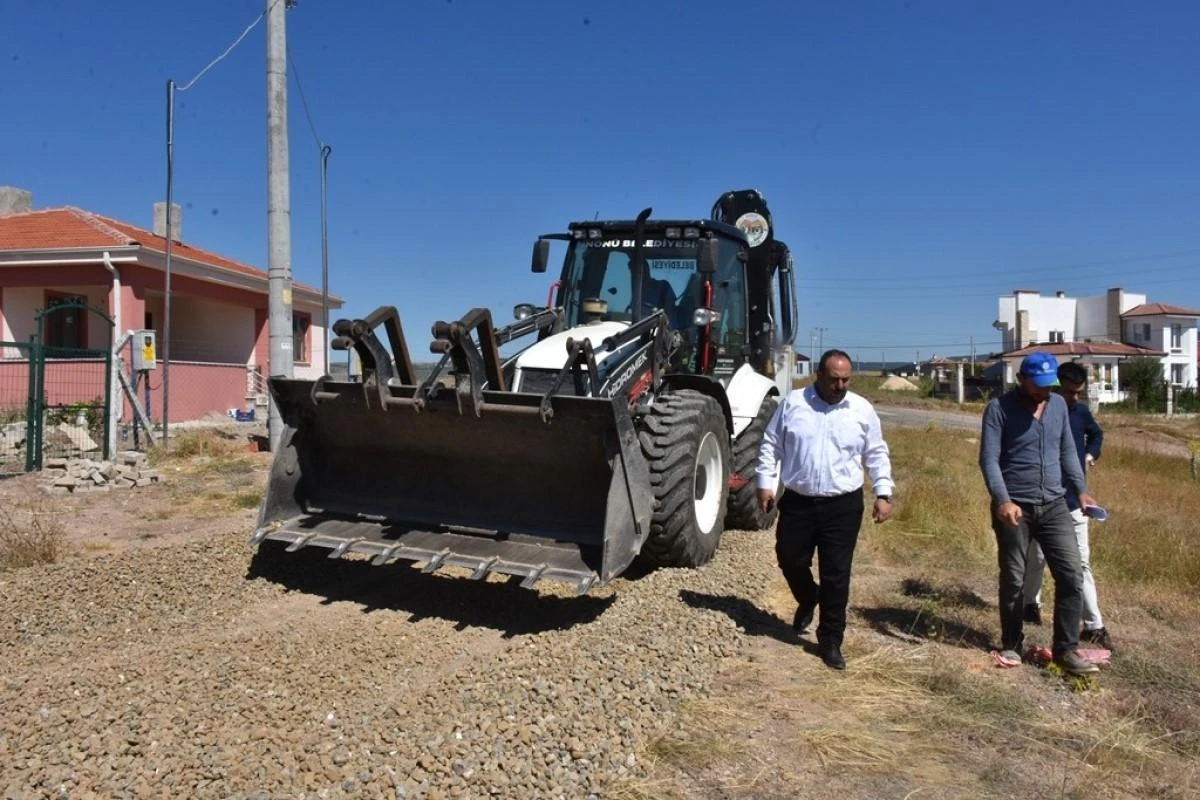 Eskişehir İnönü Belediyesi yol yapmaya hız kesmeden devam ediyor.