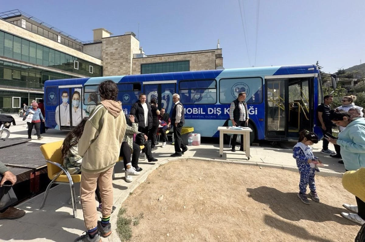 Mobil diş kliniği 2 bin 150 depremzedeye ulaştı