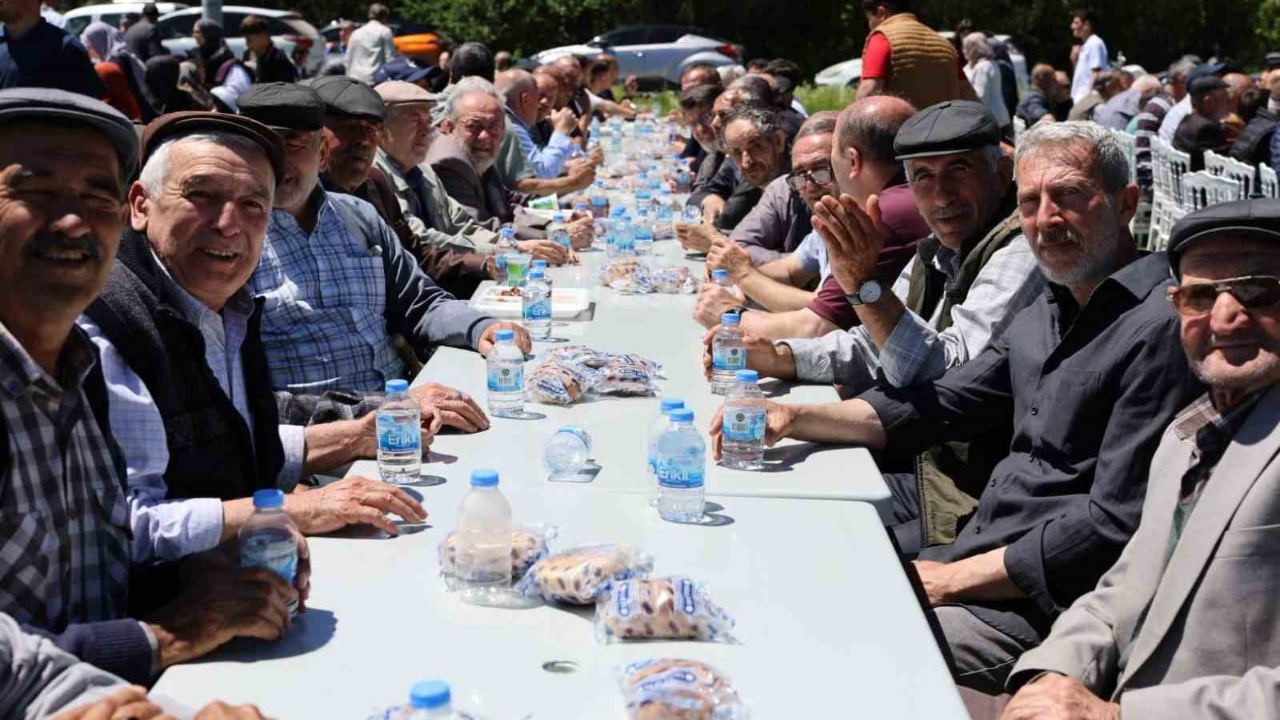 Ayvalı'da Köy Halkı Yağmur İçin Dua Etti (2)
