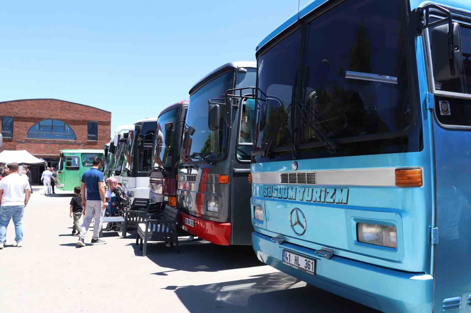 Klasik Otobüsler Eskişehir’de Görsel Şölen Sundu (1)