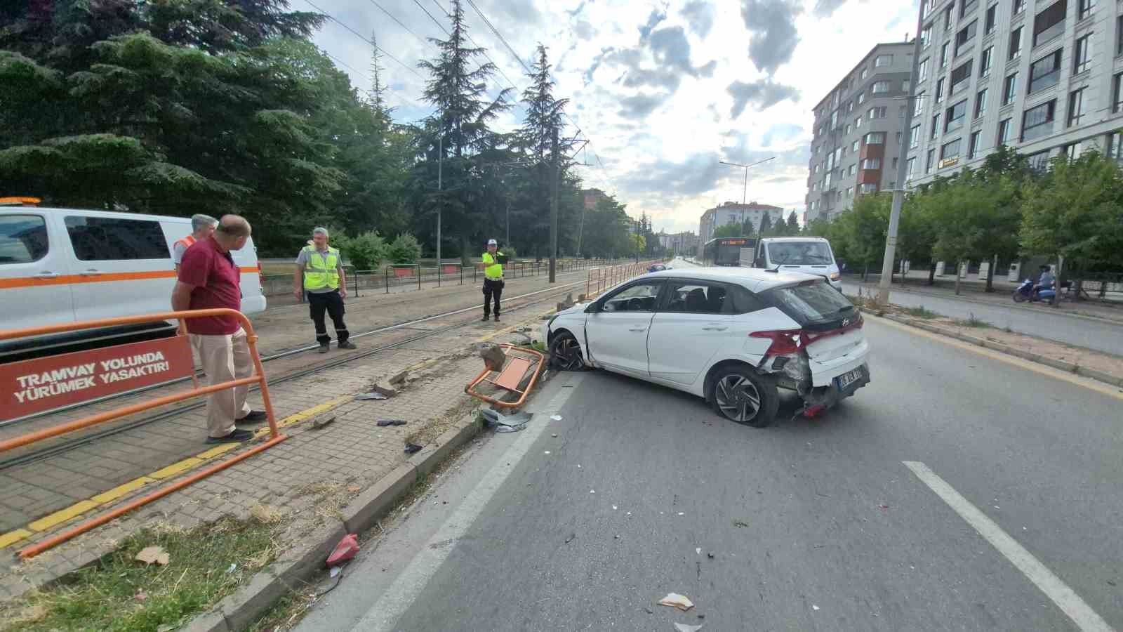 Eskişehir’de Feci Kaza Anne Ve 4 Yaşındaki Kızı Yaralandı (2)
