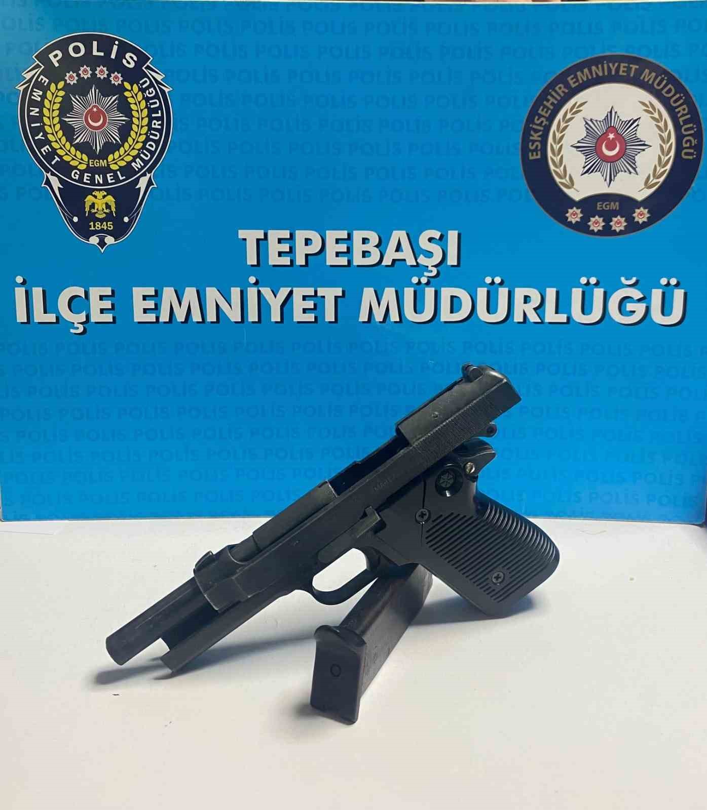bekcilerin-denetiminde-silah-ve-uyusturucu-ele-gecirildi