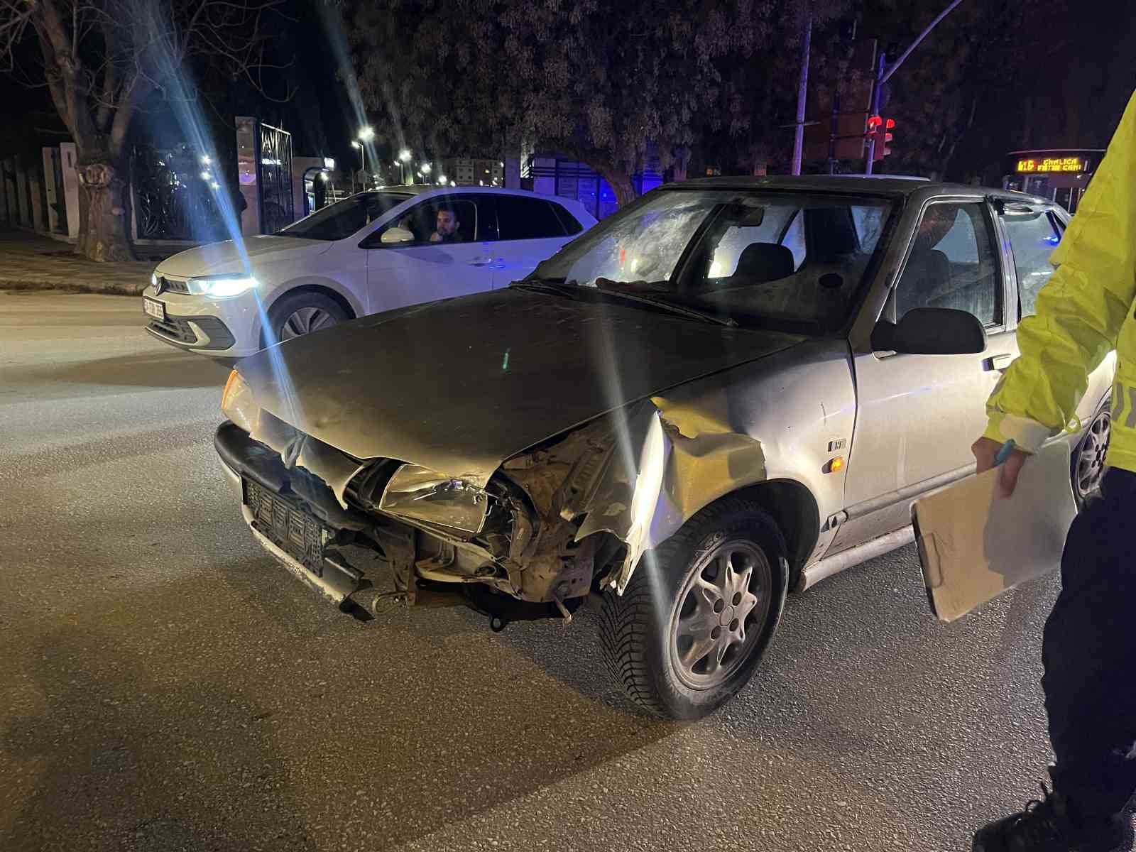 hatali-donus-yapan-otomobille-elektrikli-bisiklet-carpisti
