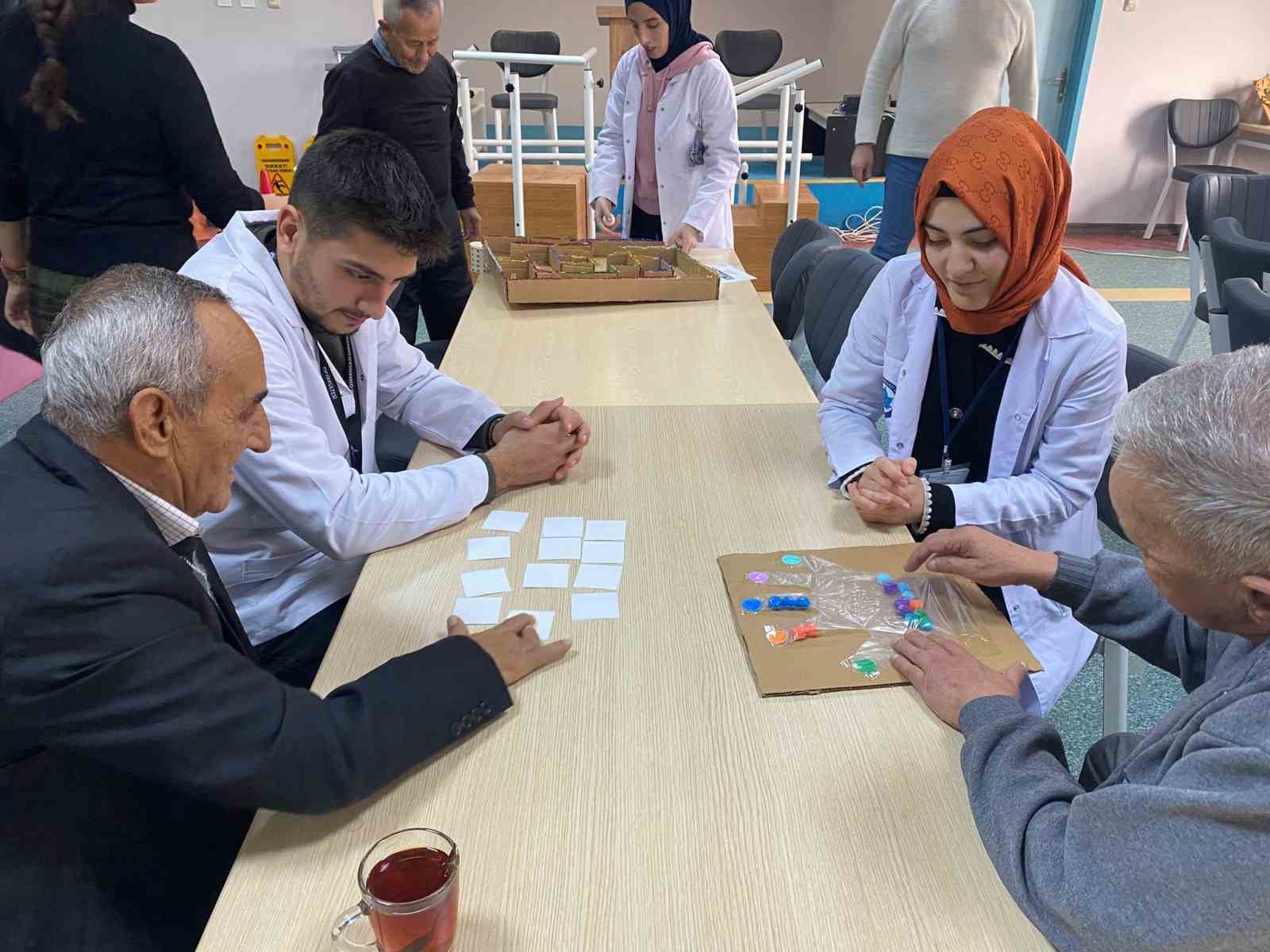 huzurevindeki-yaslilar-sosyal-aktivitelerle-vakit-geciriyor