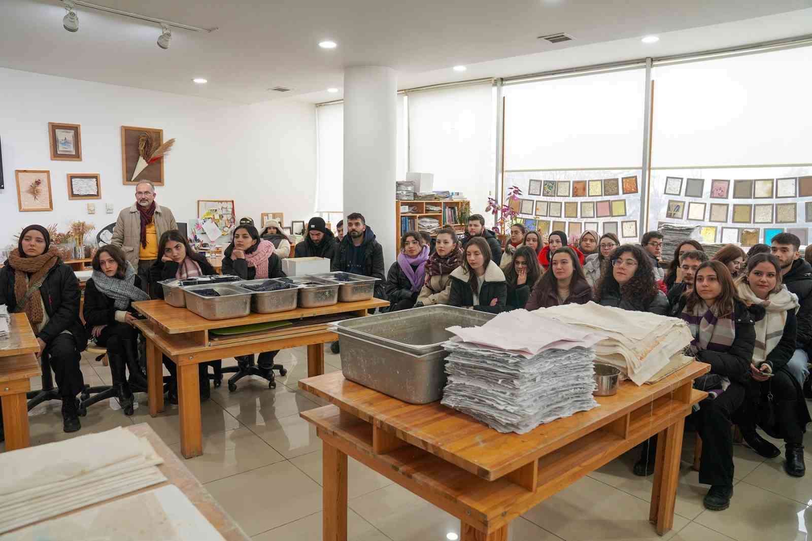 kagit-geri-donusum-atolyesi-50-universiteli-genci-agirladi