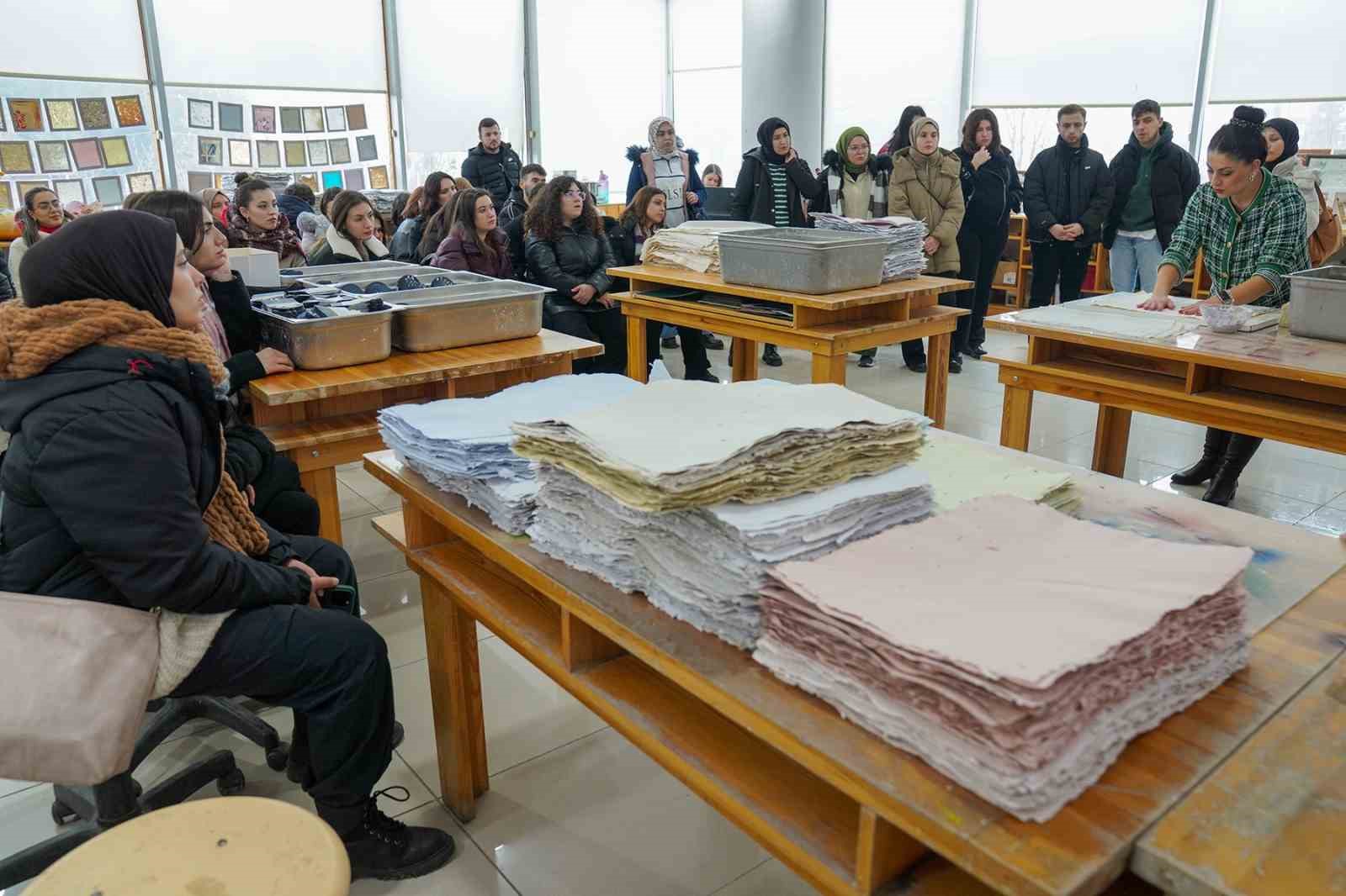 kagit-geri-donusum-atolyesi-50-universiteli-genci-agirladi