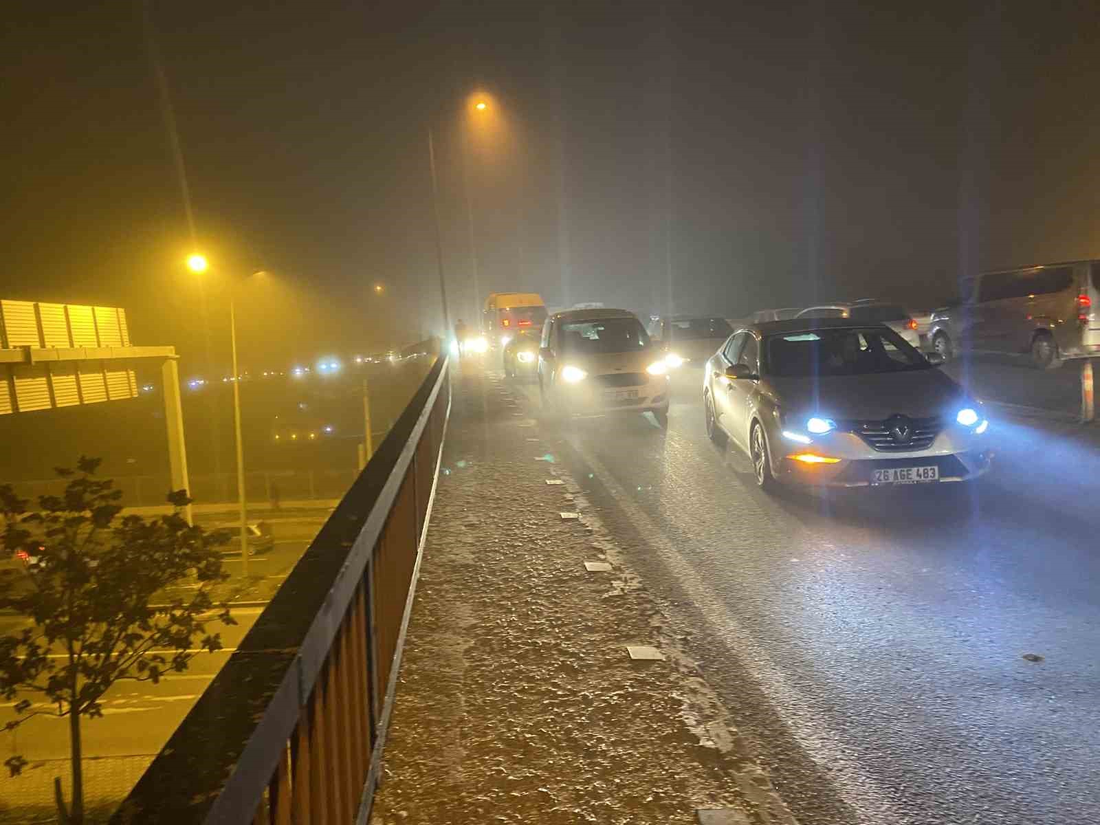 kopru-uzerinde-3-aracin-karistigi-zincirleme-kaza-trafigi-kilitledi