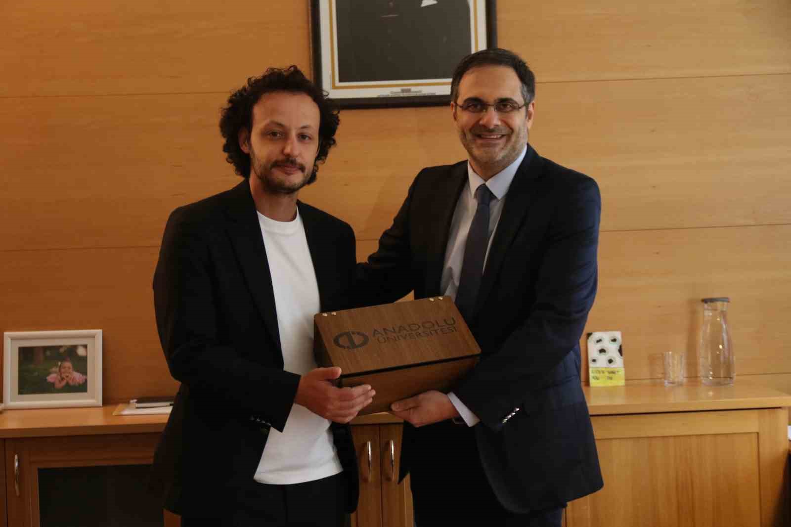 unlu-sef-bugra-ozdemir-turizm-fakultesi-ogrencileriyle-bulustu