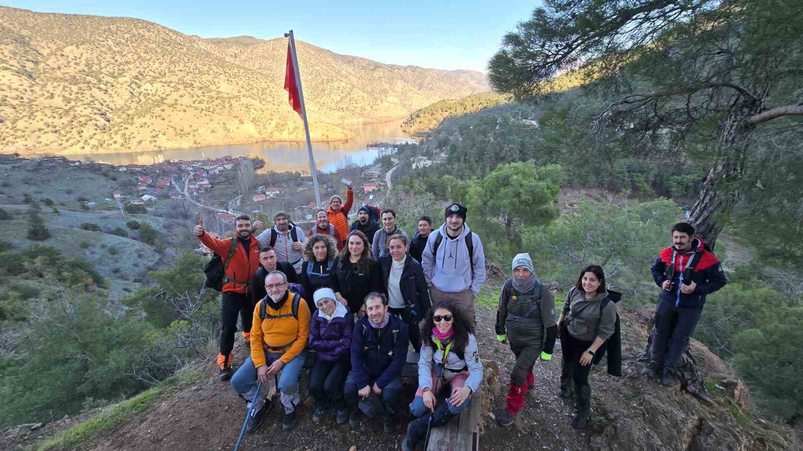 esdag-alapinar-sakarikaracaorende-doga-yuruyusu-yapti