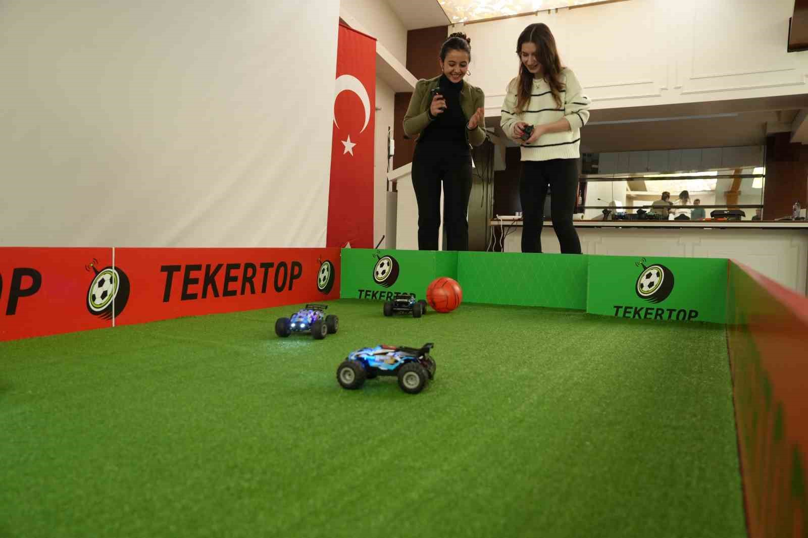 haller-genclik-merkezinde-tekertop-ile-ogrenciler-eglenceli-bir-mola-veriyor