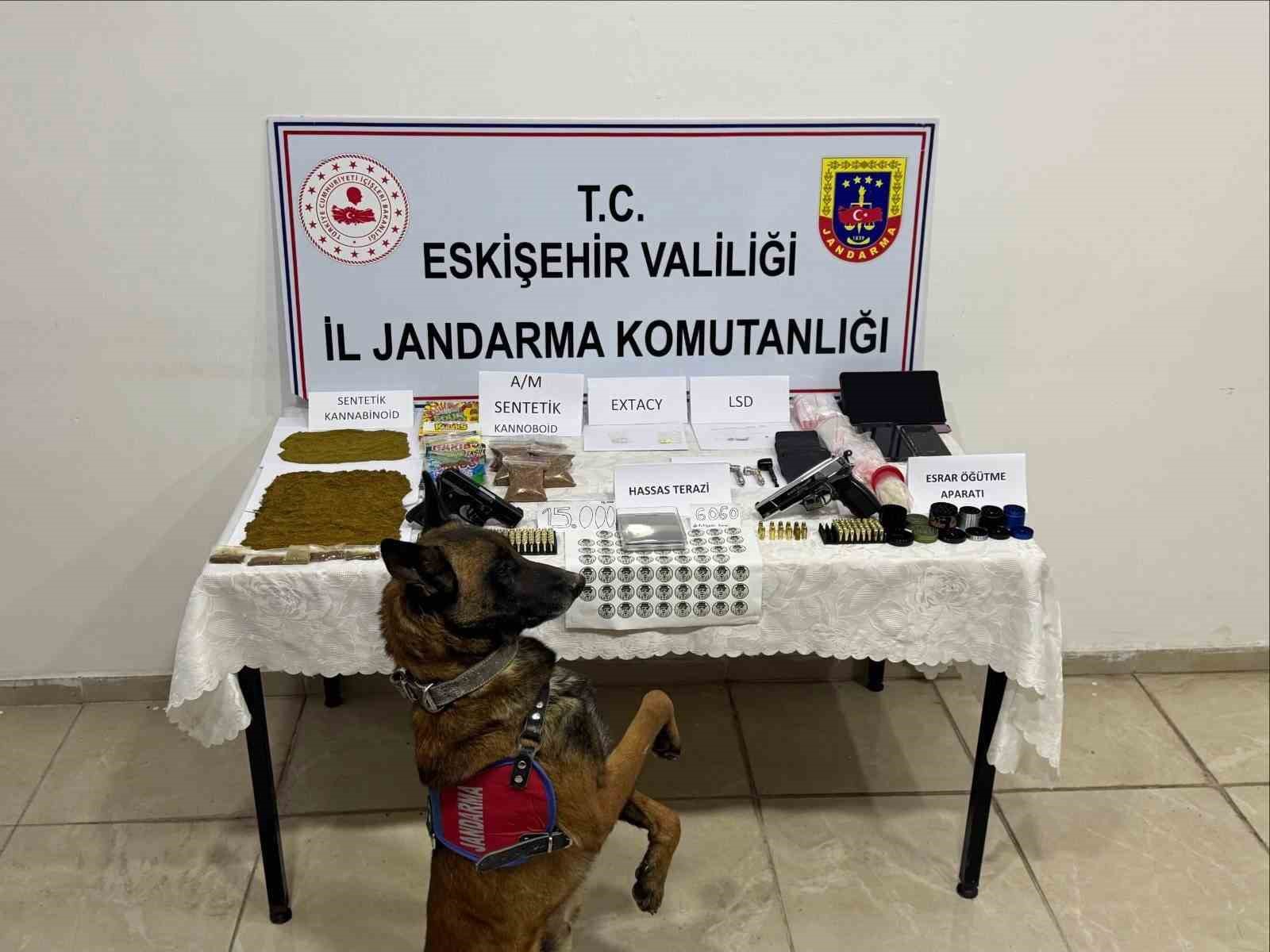 sosyal-medyada-uyusturucu-ticareti-yapan-supheli-jandarmadan-kacamadi