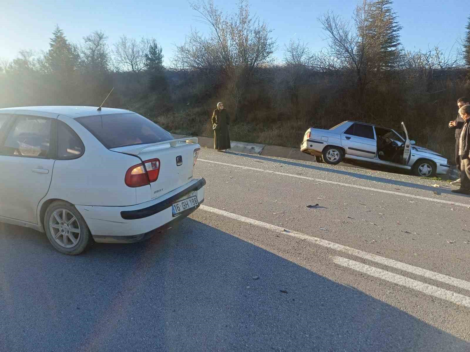 bilecikte-cift-tarafli-trafik-kazasi-2-yarali
