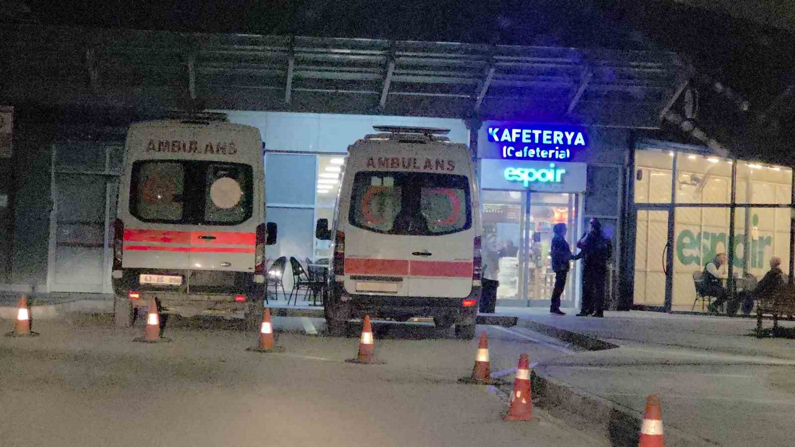 kutahyada-okul-gezisi-donusunde-zehirlenen-28-ogrenci-hastaneye-kaldirildi