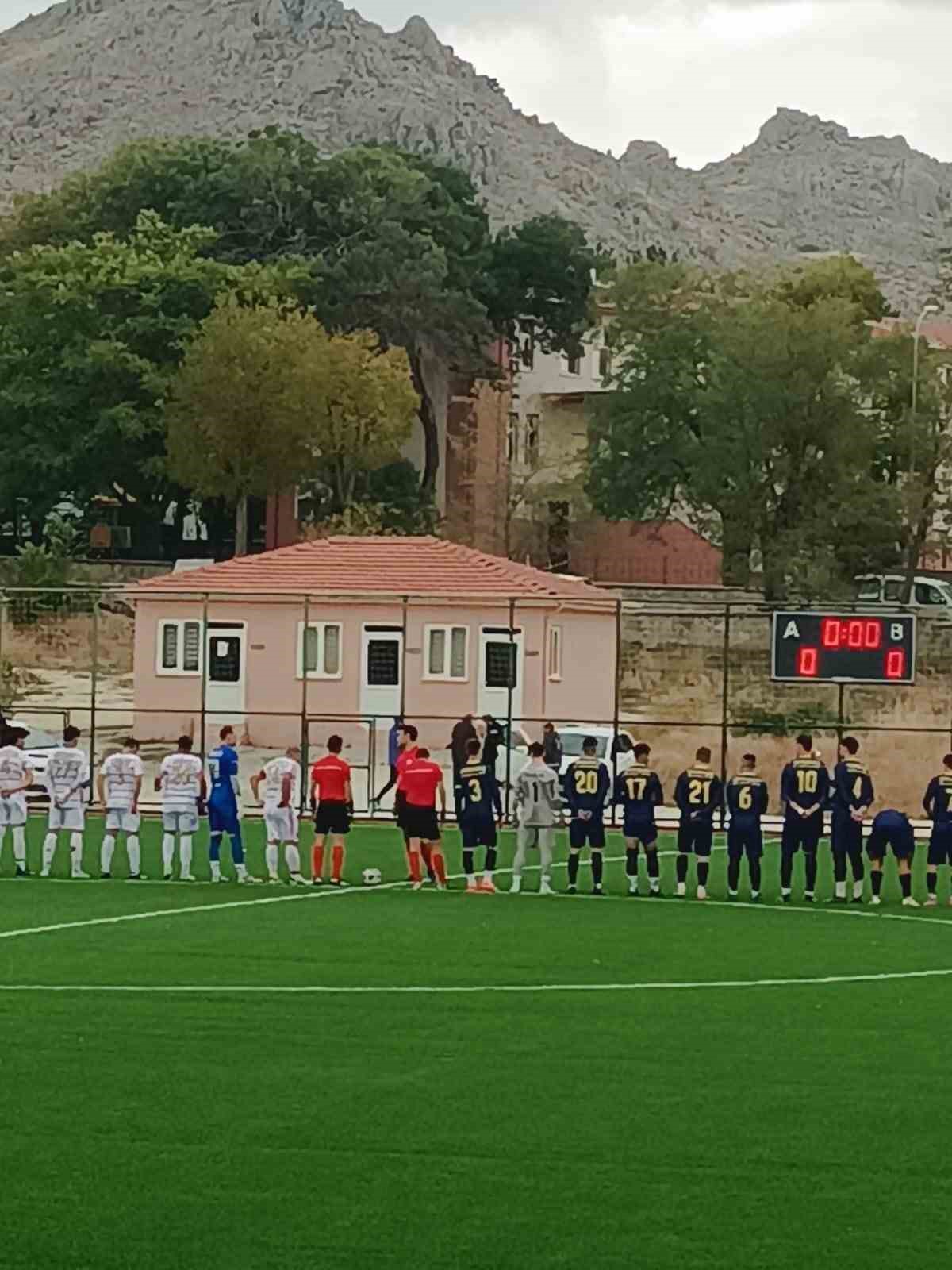 taraftara-bicakla-kosan-futbolcuyla-alakali-gorgu-tanigi-o-anlari-anlatti