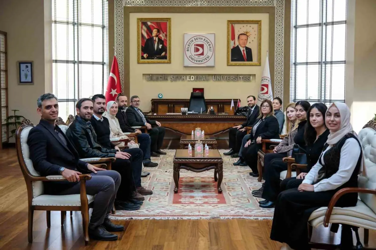 bilecikin-kokusu-artik-siselerde
