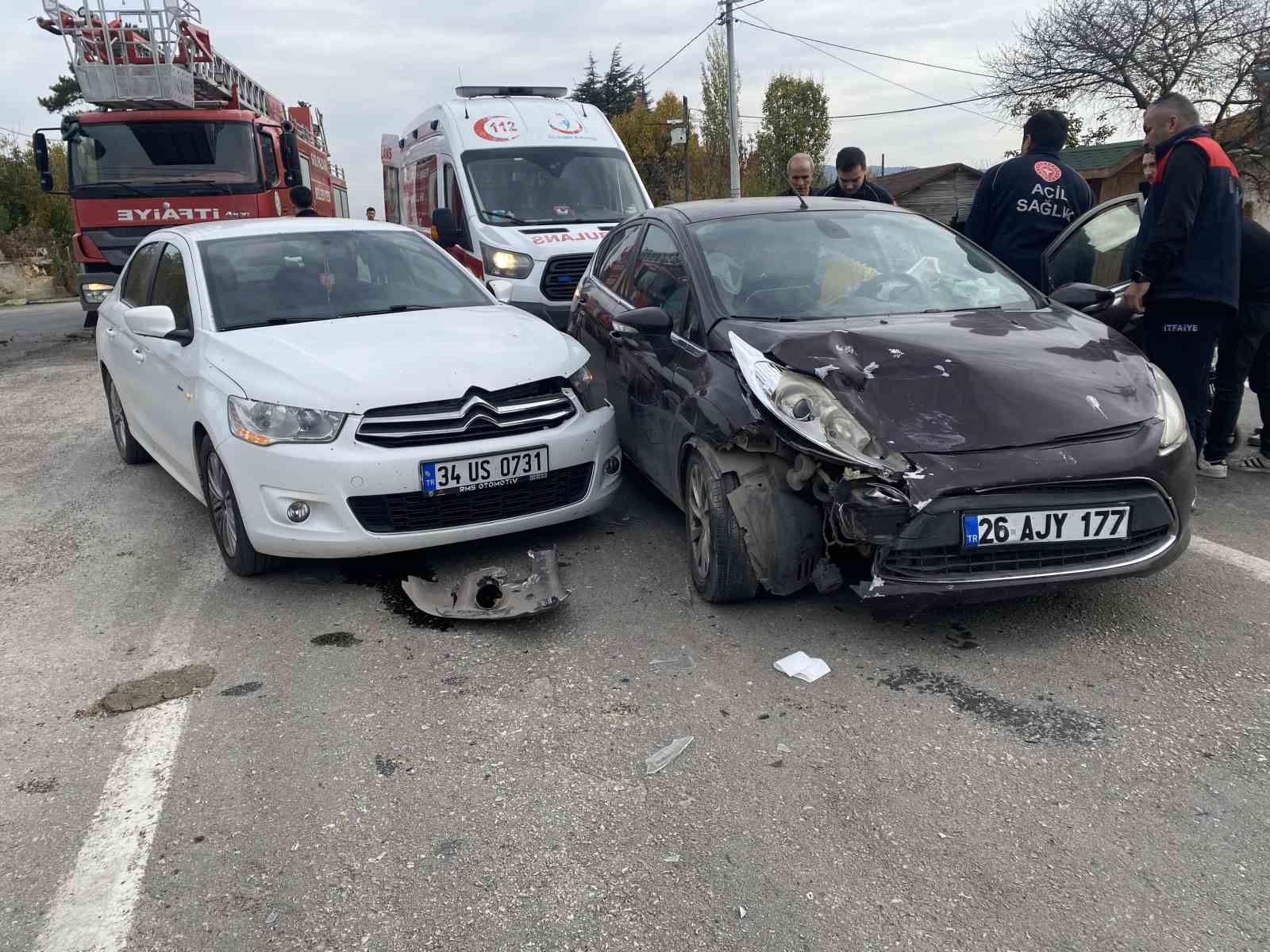 bilecikte-meydana-gelen-trafik-kazasinda-2si-cocuk-5-kisi-yaralandi