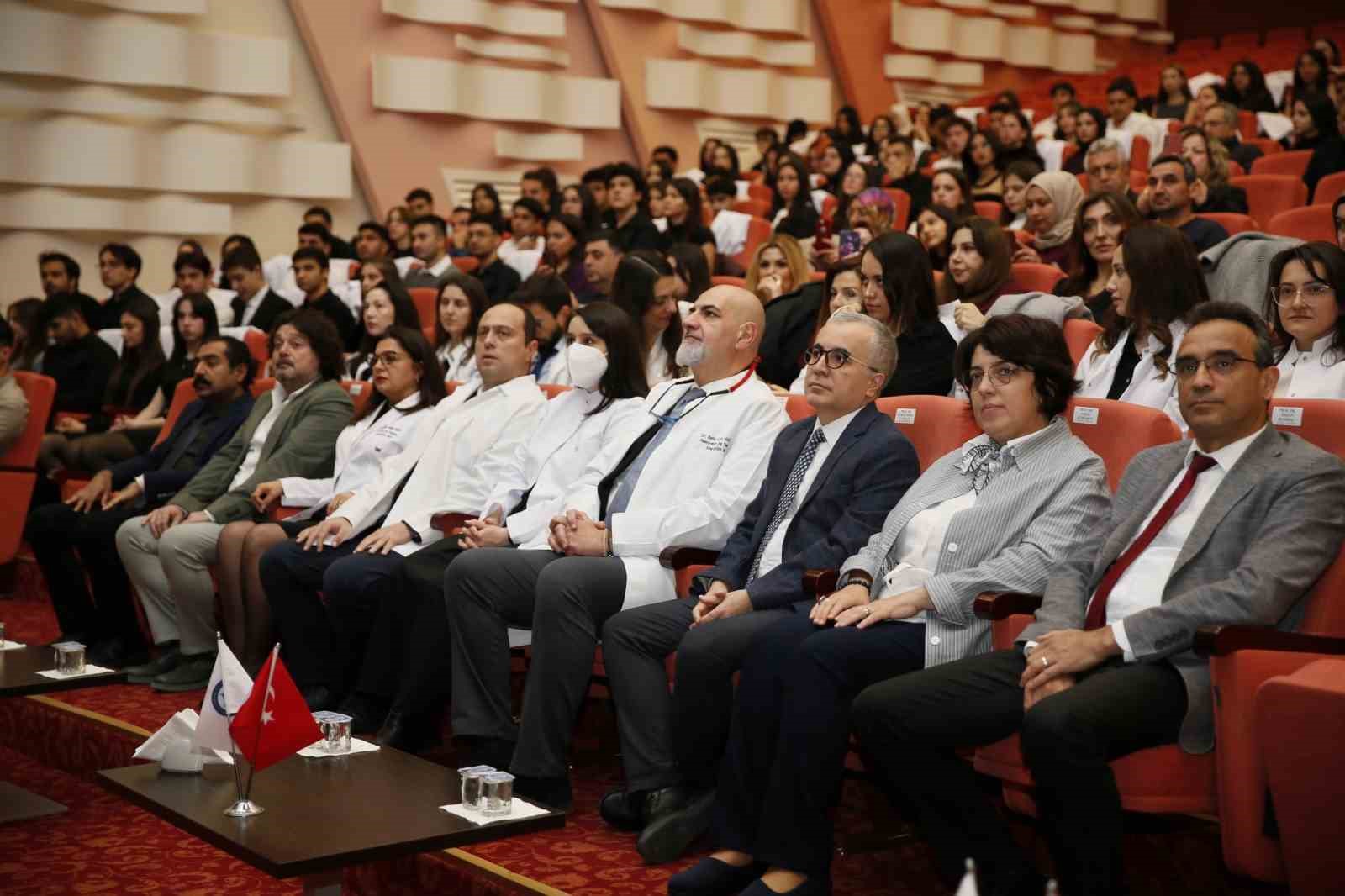 esogulu-genc-dis-hekimi-adaylari-beyaz-onluklerini-giydi