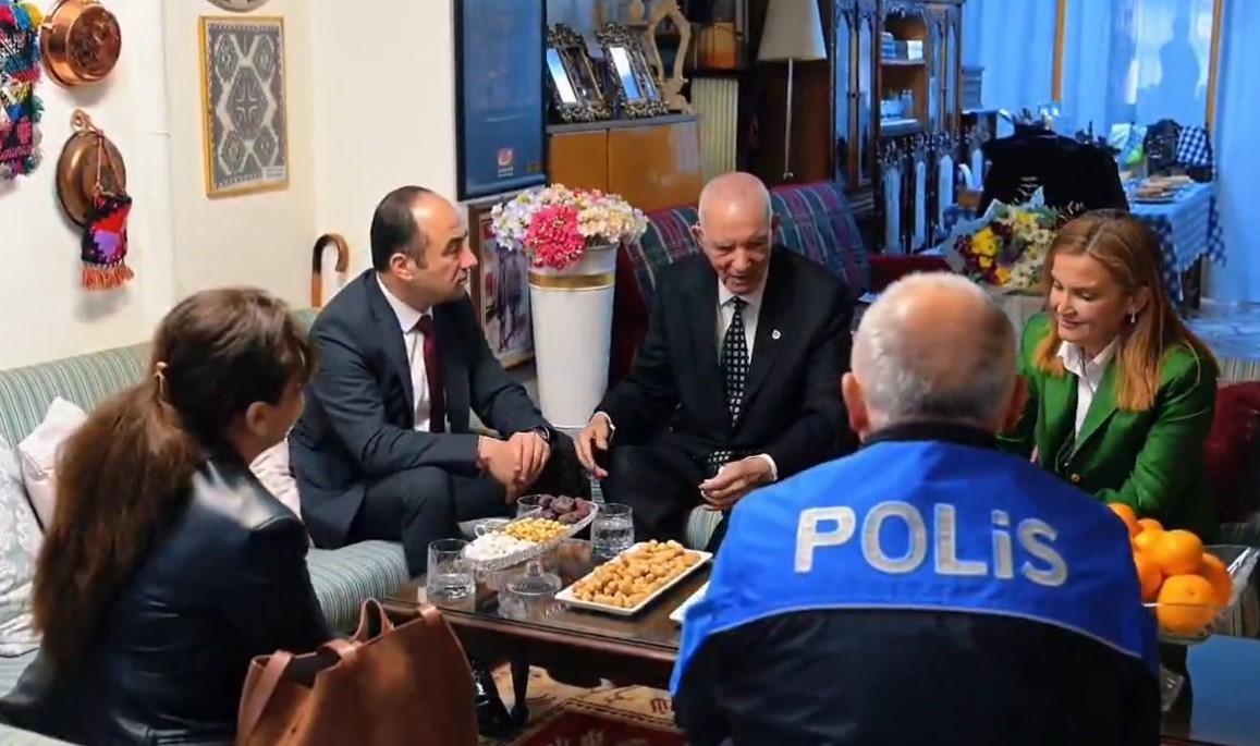 il-emniyet-muduru-yilmaz-92-yasindaki-emekli-ogretmeni-ziyaret-etti