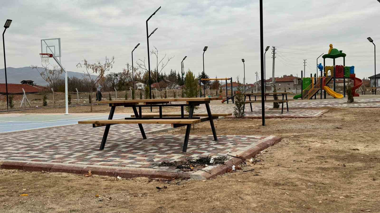 yeni-acilan-park-vandallarin-hedefi-oldu