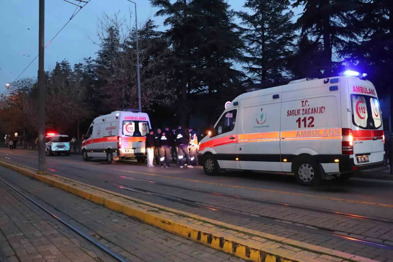 eskisehirde-liselilerin-kavgasi-kanli-bitti-1-yarali