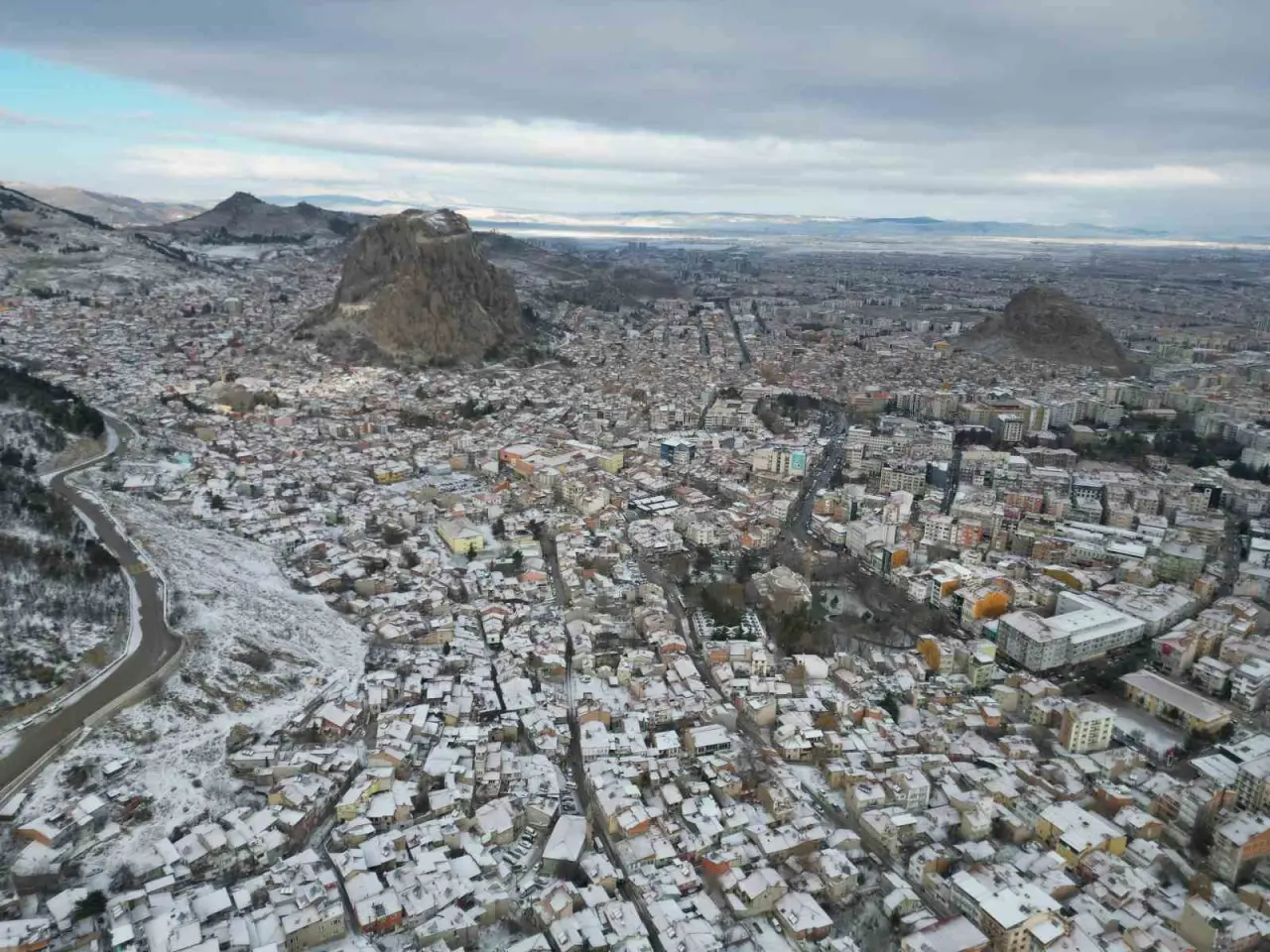 hava-sicakliklarinin-dustugu-afyonkarahisar-buz-kesti