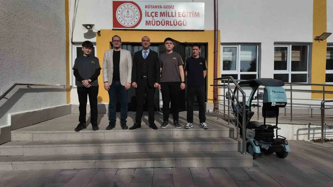gedizin-genc-yazilimcilari-disa-bagimliliga-son-veriyor