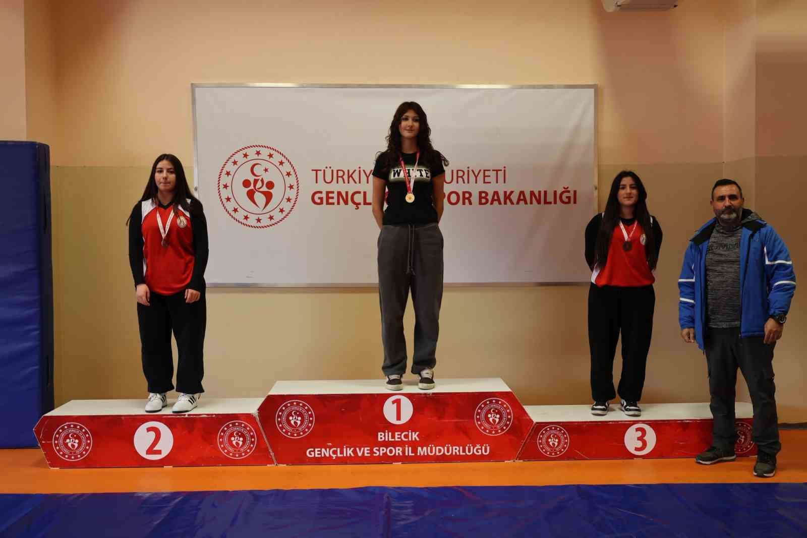 bilecikte-bilek-guresi-gencler-il-birinciligi-tamamlandi