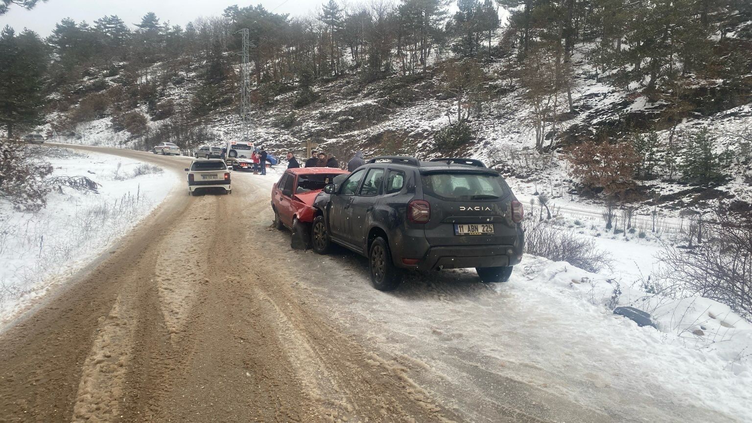 bilecikte-meydana-gelen-trafik-kazasinda-4-kisi-yaralandi