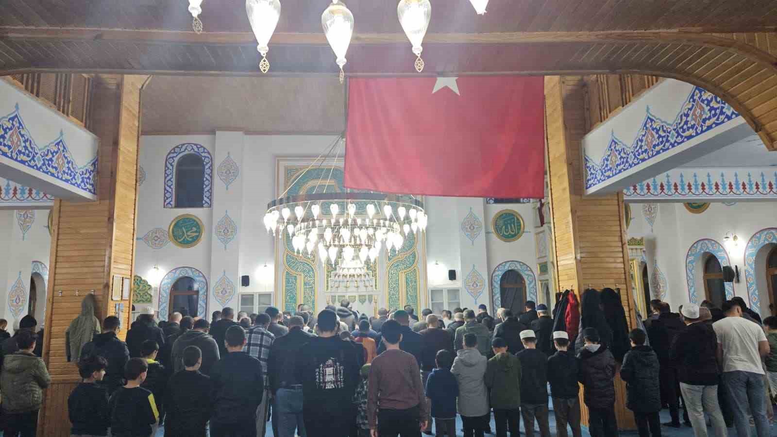 bilecikte-vakti-kusanmak-projesi-kapsaminda-ogrenciler-camide-bulustu
