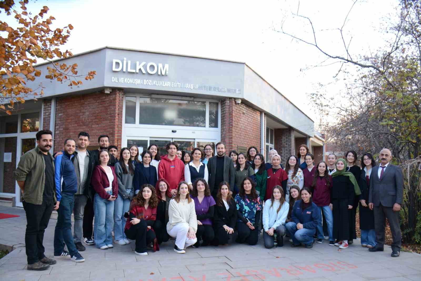 dilkomda-otizm-perspektifinden-dil-ve-konusma-terapisi-soyleyisi