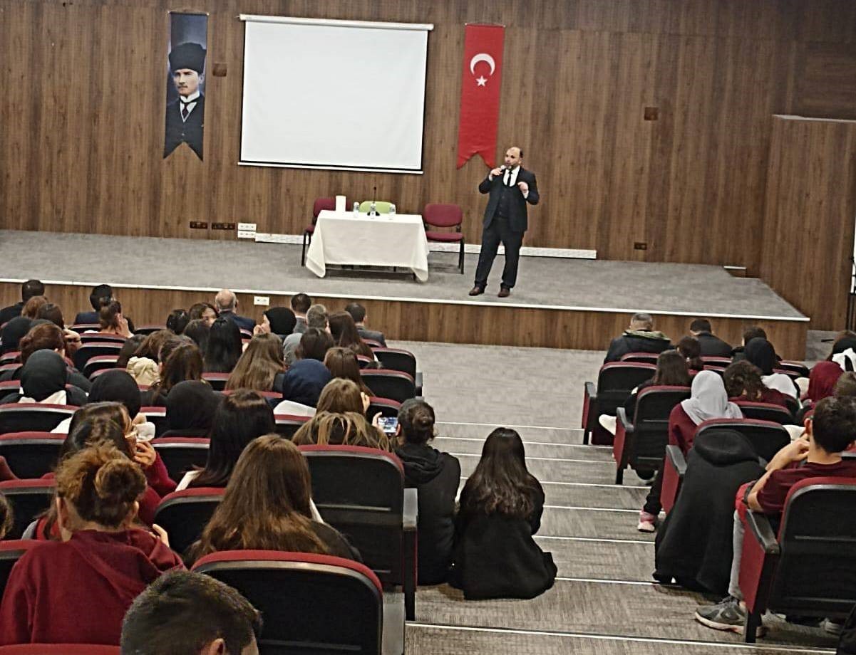 emette-lise-ogrencilerine-hz-peygamber-ve-sahsiyet-insasi-baslikli-konferans