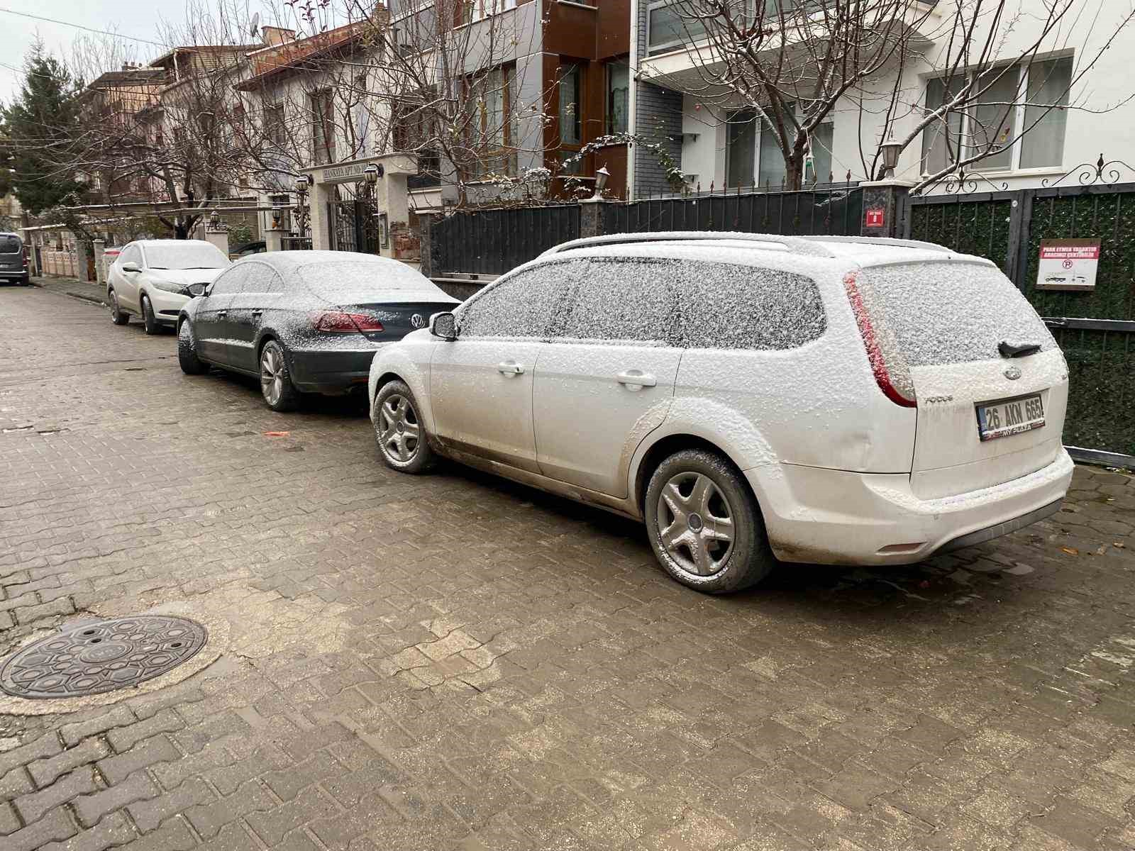 eskisehir-gune-kar-surpriziyle-uyandi