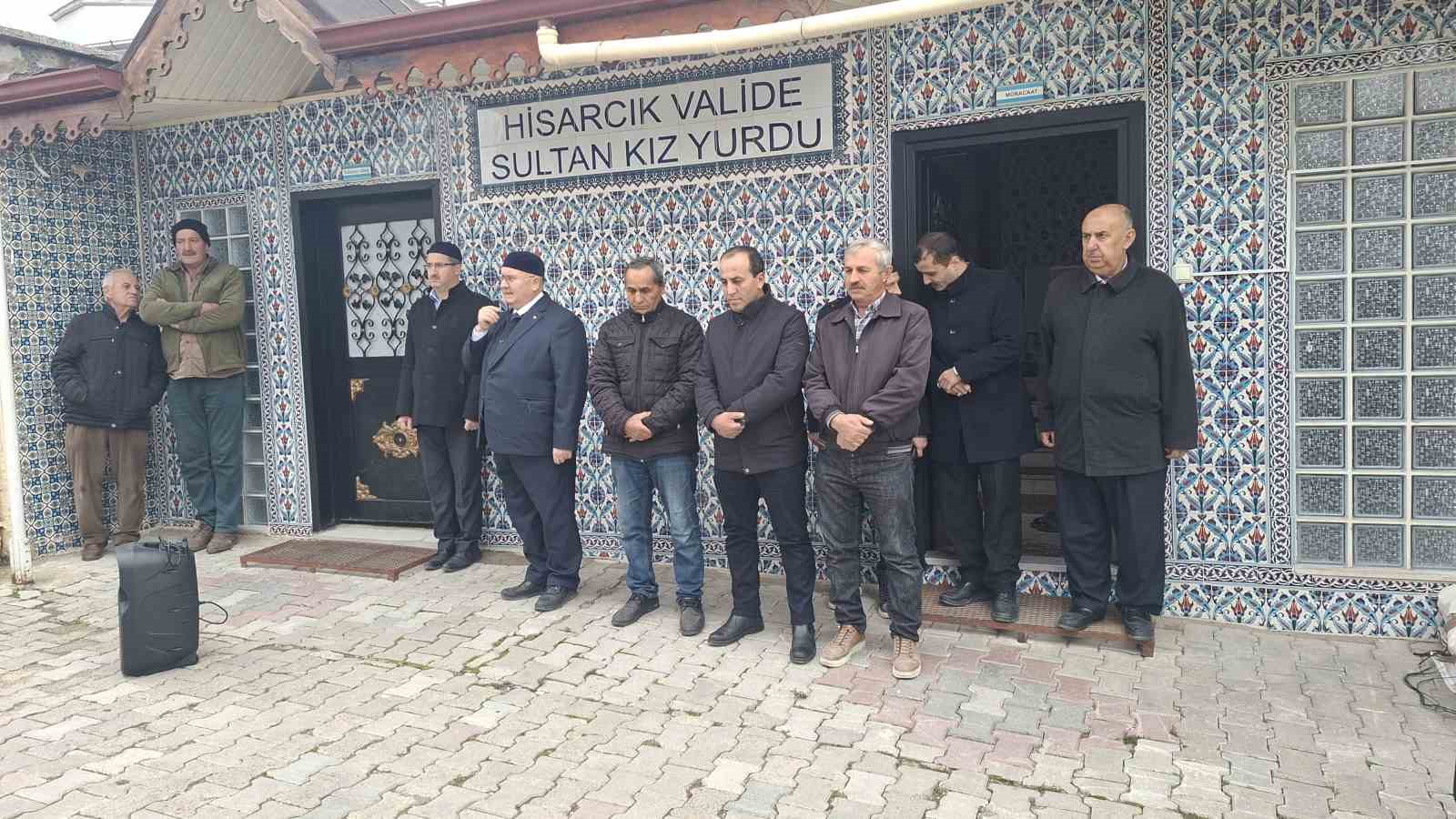 hisarcikta-umre-kafilesi-dualarla-ugurlandi