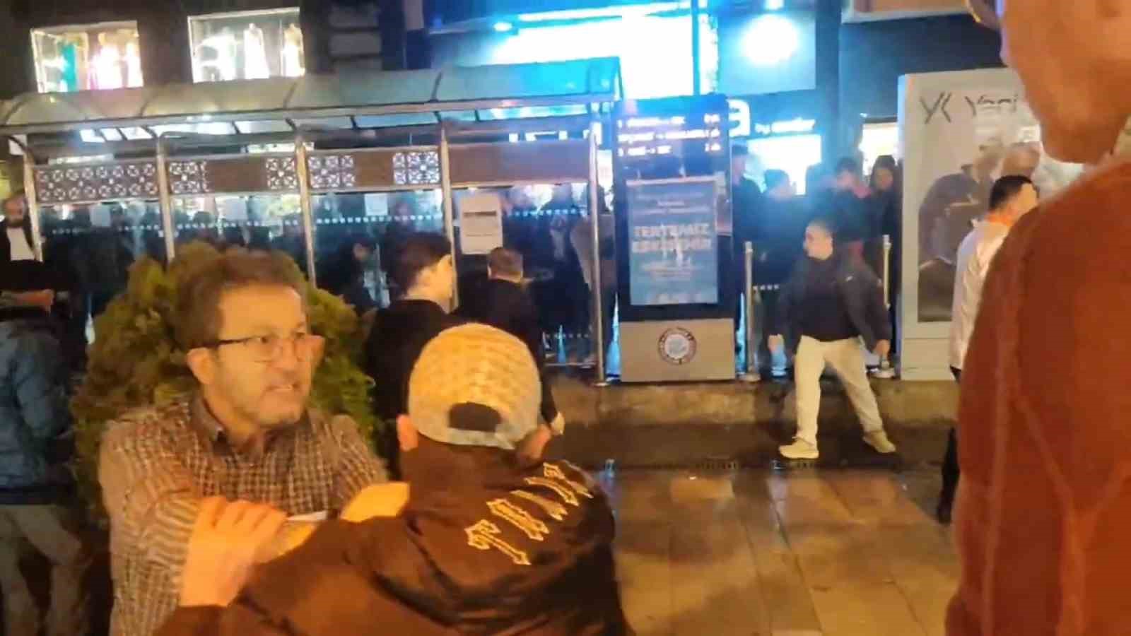 iki-grubun-kavgasini-ayirmaya-gelen-esnaf-da-kavgaya-dahil-oldu-1-yarali