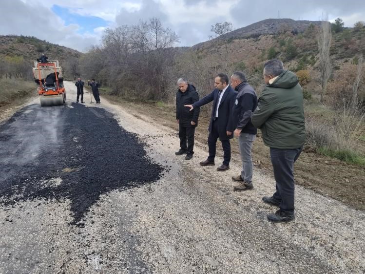 kaymakam-ucar-yenipazarda-yol-onarim-calismalarini-inceledi