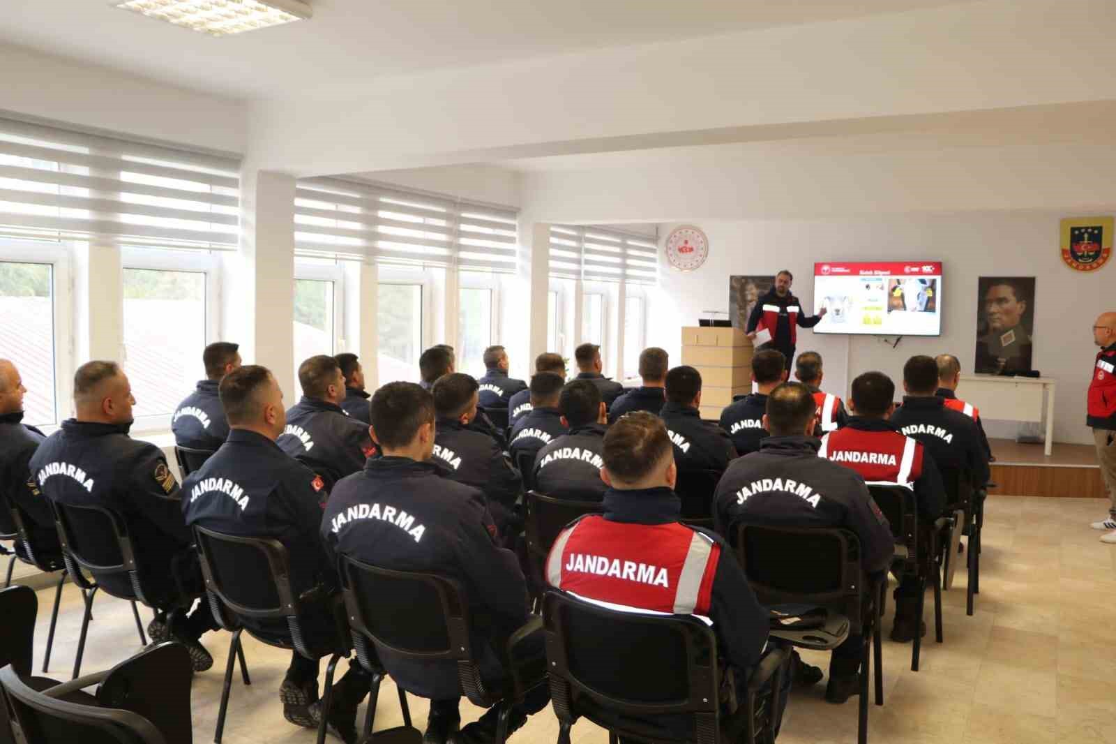 kutahya-jandarma-komutanligi-personeline-belgesiz-hayvan-hareketleri-egitimi