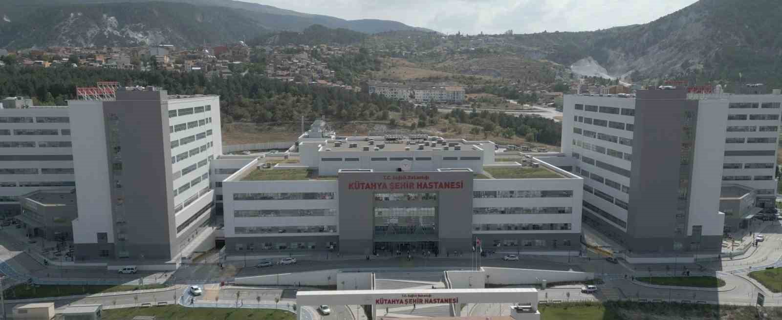 kutahya-sehir-hastanesinde-1-yilda-2-milyon-345-bin-kisiye-poliklinik-hizmeti-verildi