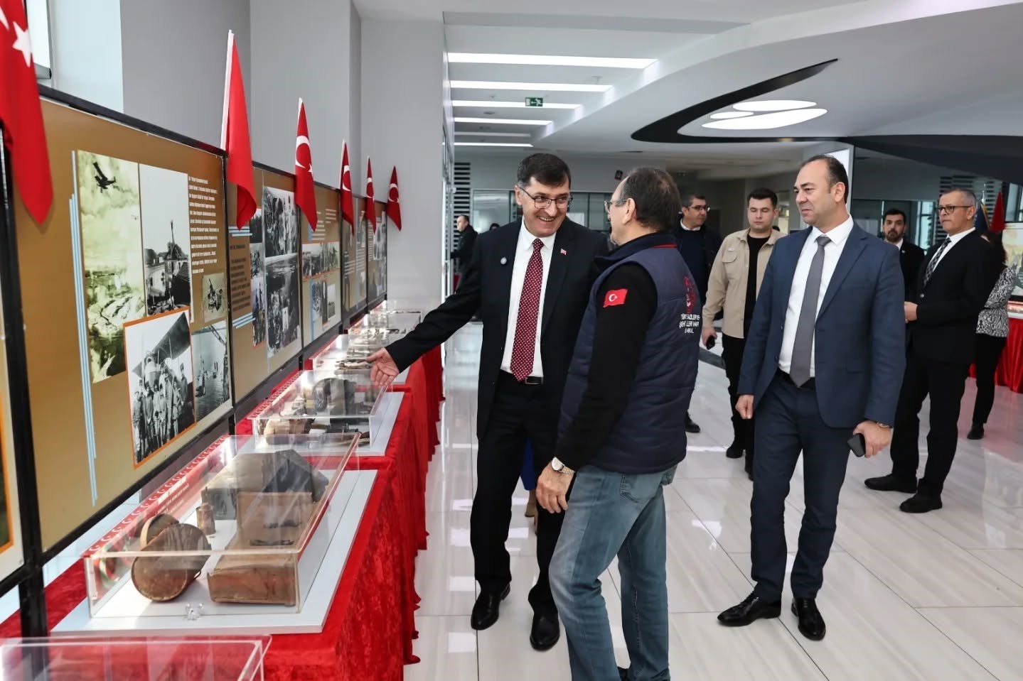 kutahyada-canakkale-ruhu-ile-gecmise-yolculuk-sergisi