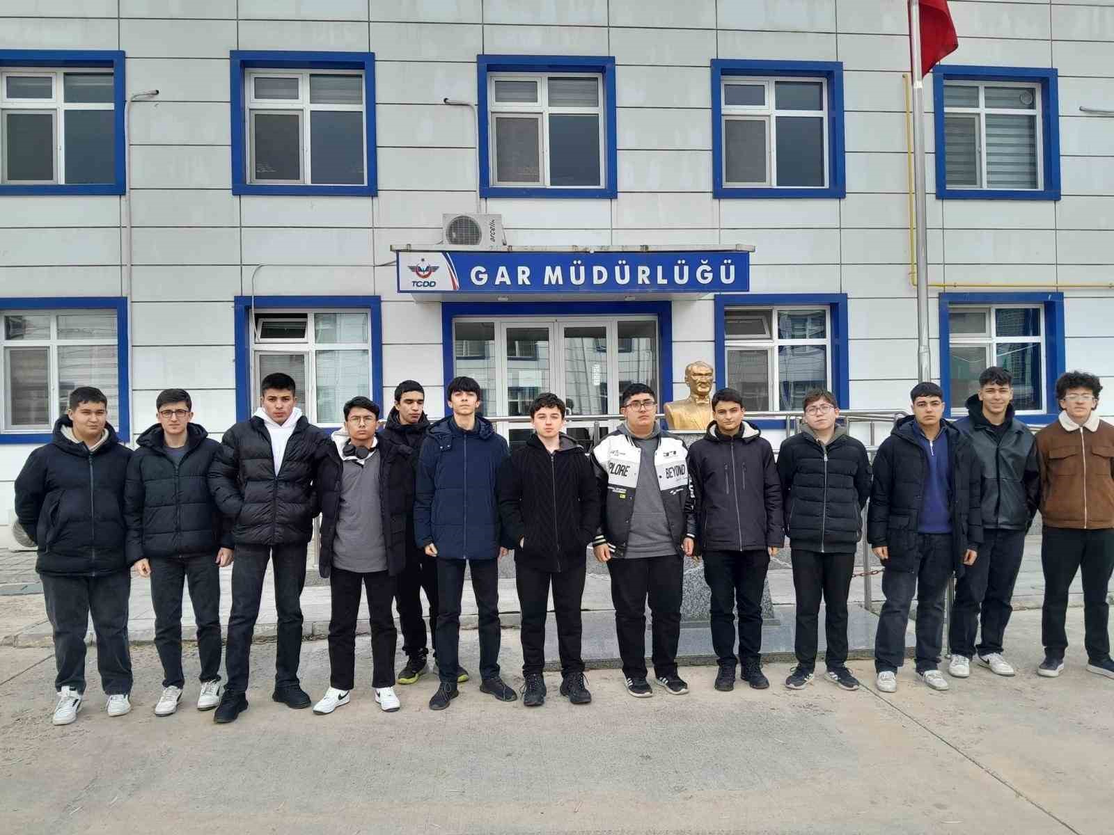 lise-ogrencilerden-yerli-uretime-teknoloji-odakli-ziyaret