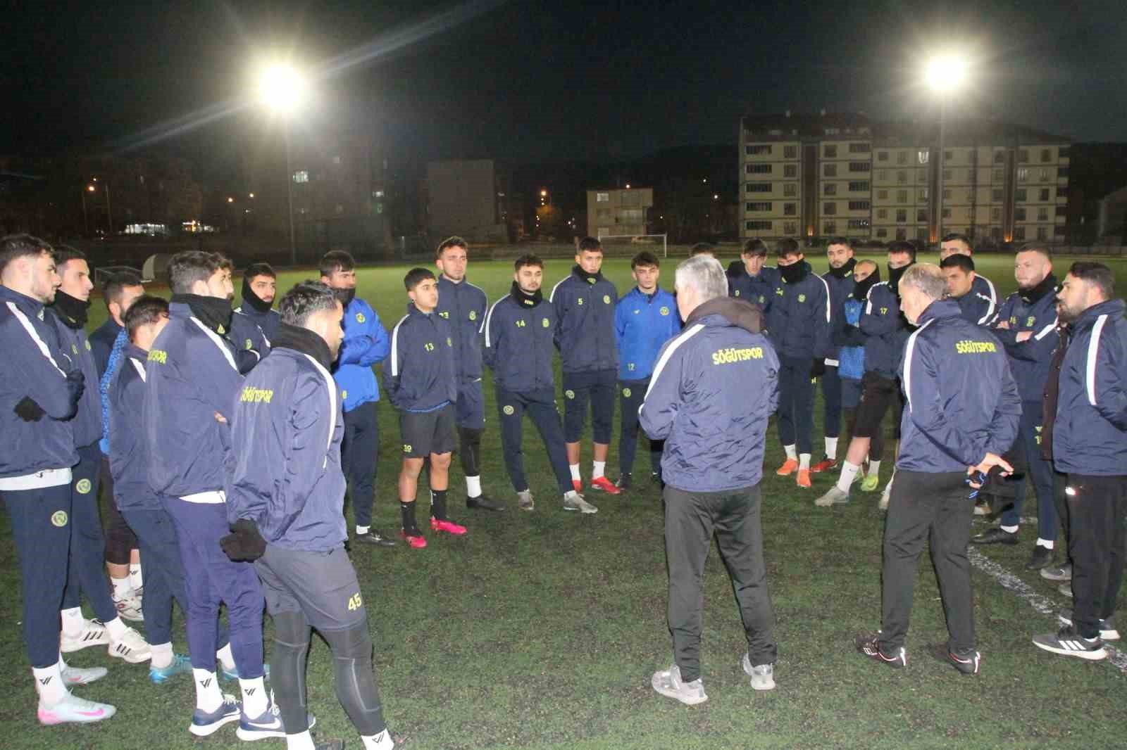 sogutsporda-teknik-direktor-savas-akgun-ilk-antrenmanina-cikti