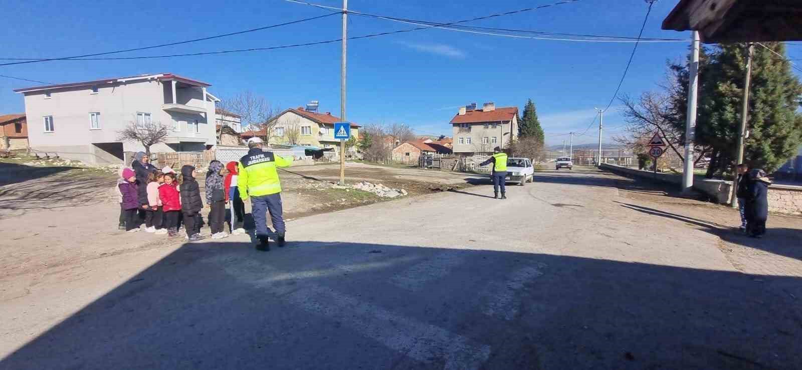 tavsanlida-ogrencilere-trafik-egitimi