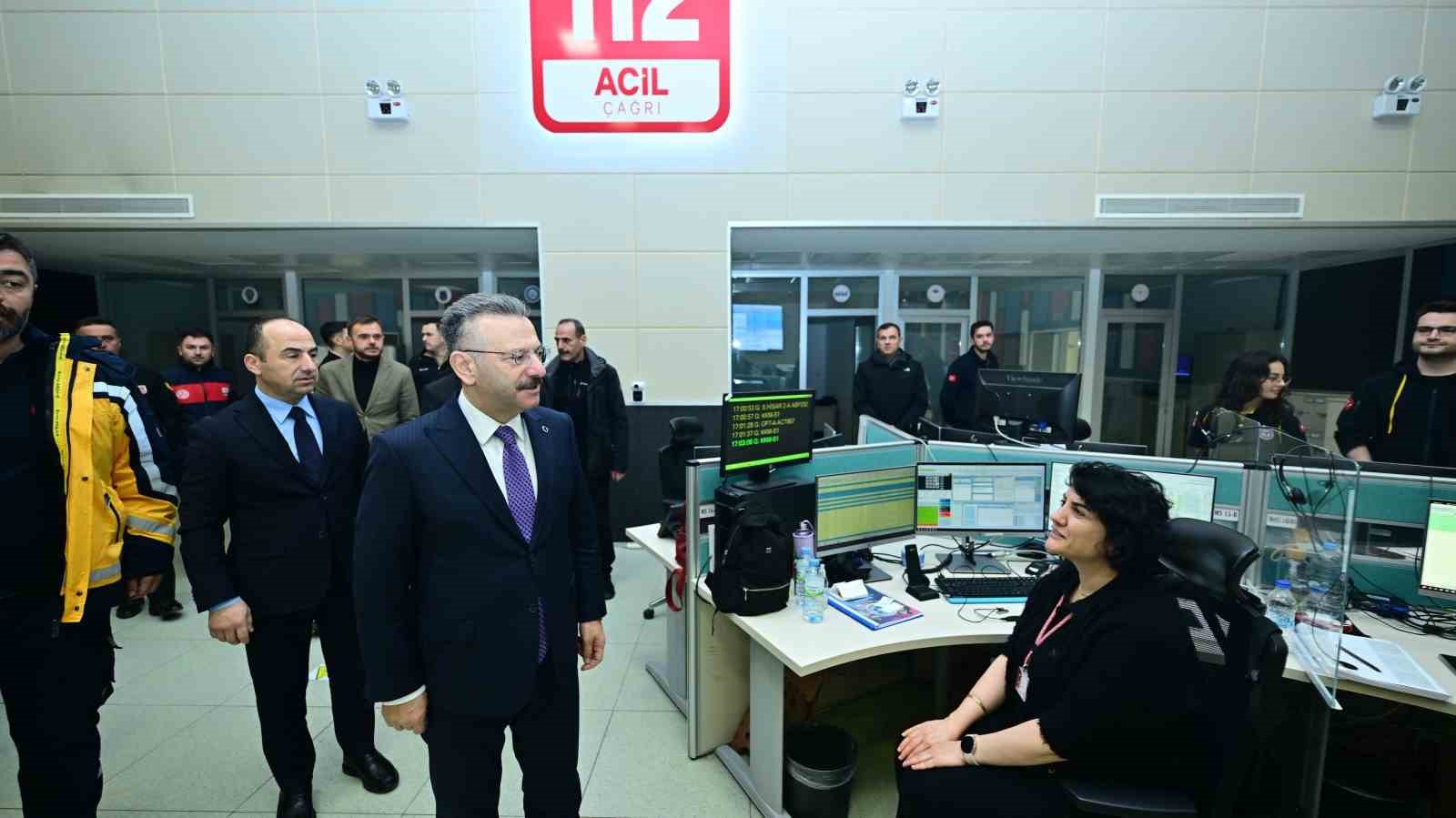 vali-aksoy-12-acil-cagri-merkezi-personelinin-yeni-yilini-kutladi