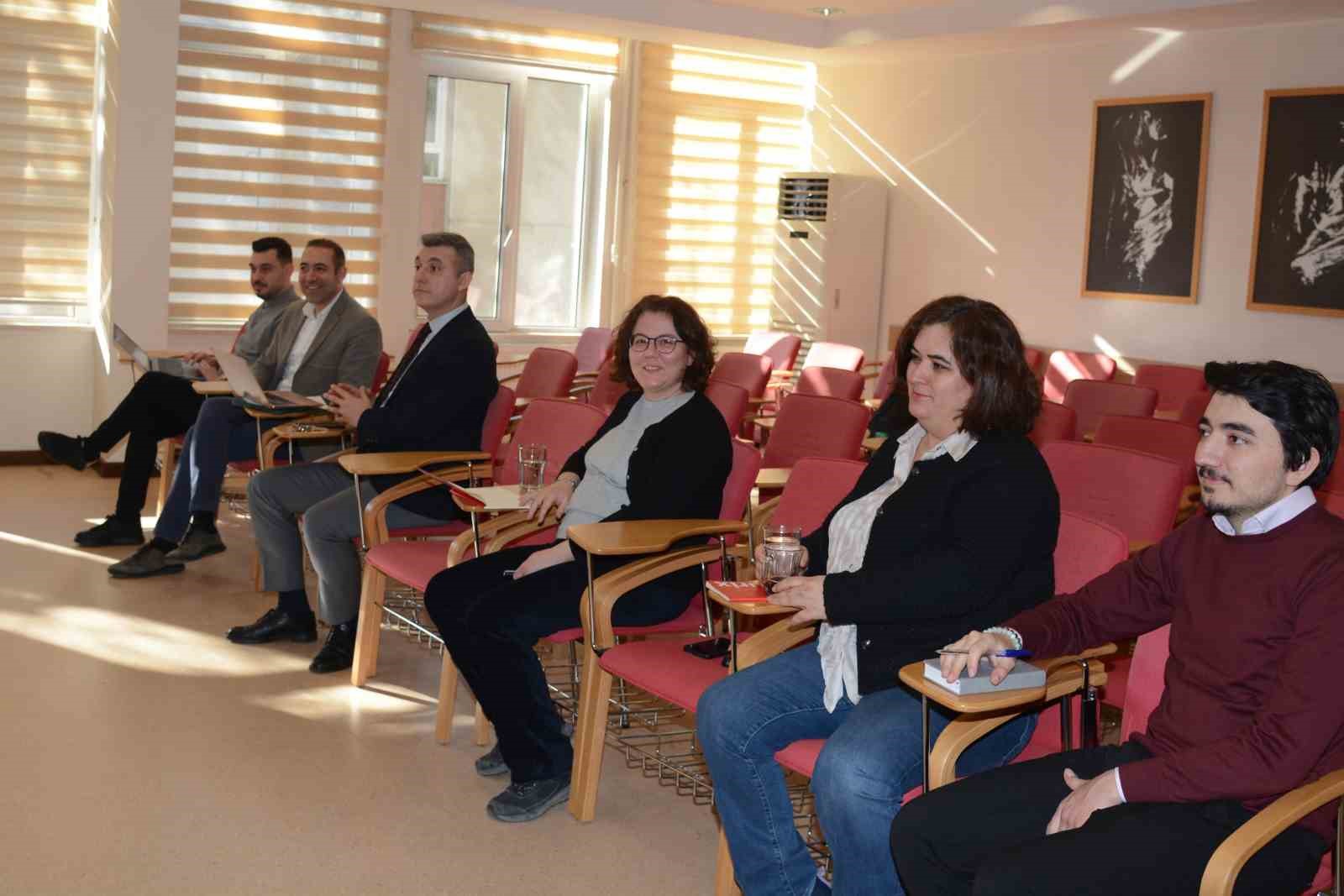 anadolu-universitesi-hukuk-fakultesi-arama-konferansi-gerceklestirildi